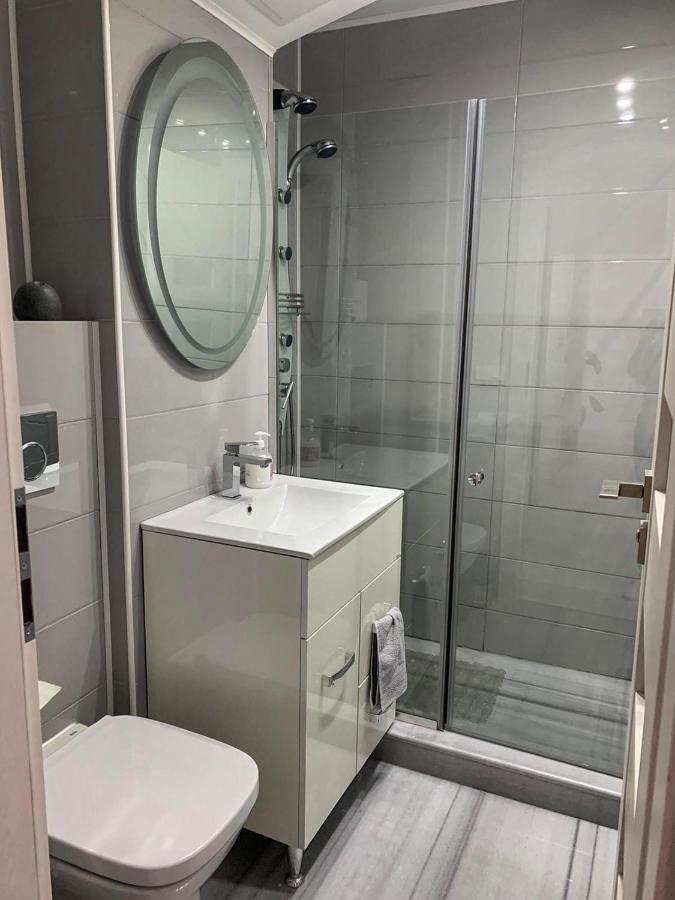 Ferienwohnung White & Elegant Luxury Apartament Craiova Exterior foto