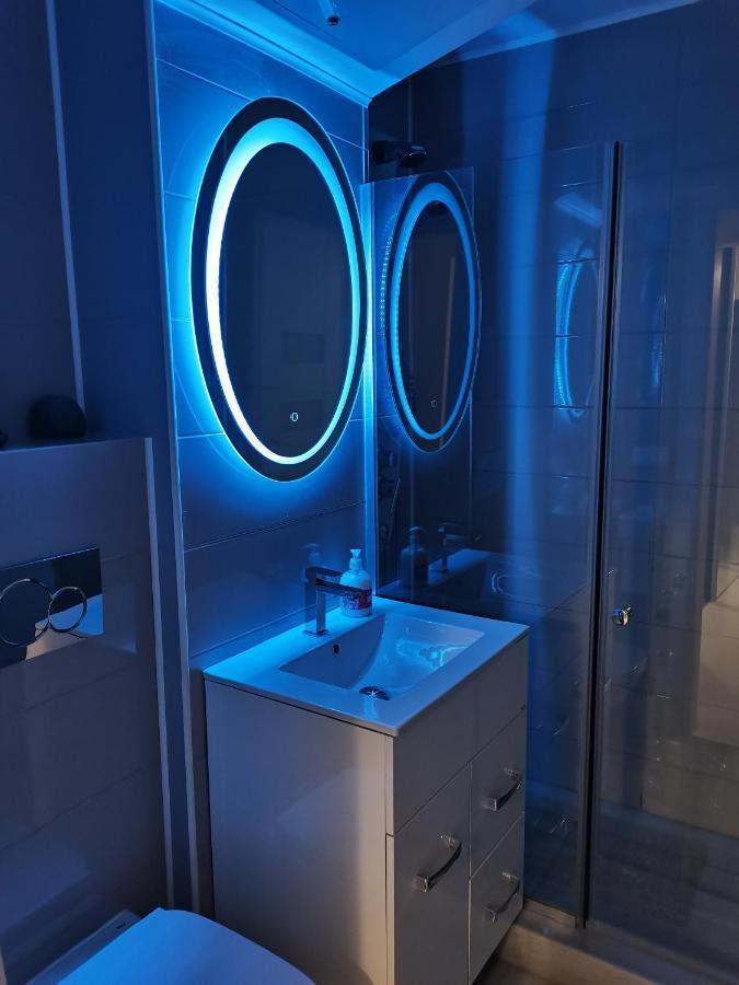 Ferienwohnung White & Elegant Luxury Apartament Craiova Exterior foto