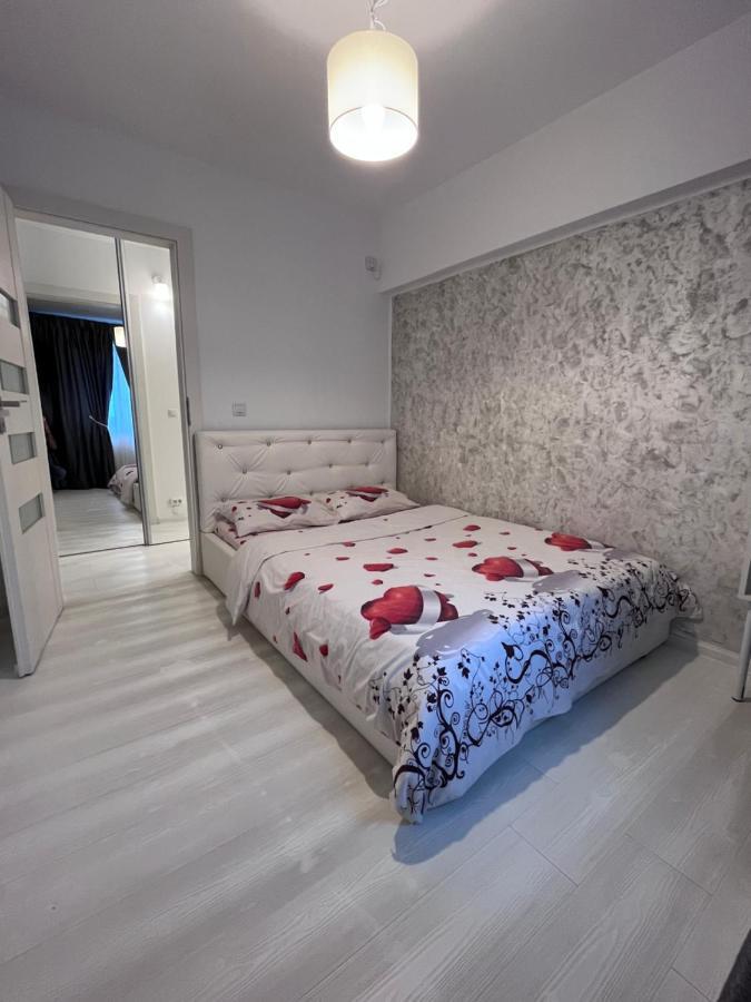 Ferienwohnung White & Elegant Luxury Apartament Craiova Exterior foto
